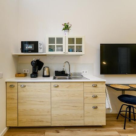 Stylish Yellow Suite In The Heart Of Βουδαπέστη Εξωτερικό φωτογραφία