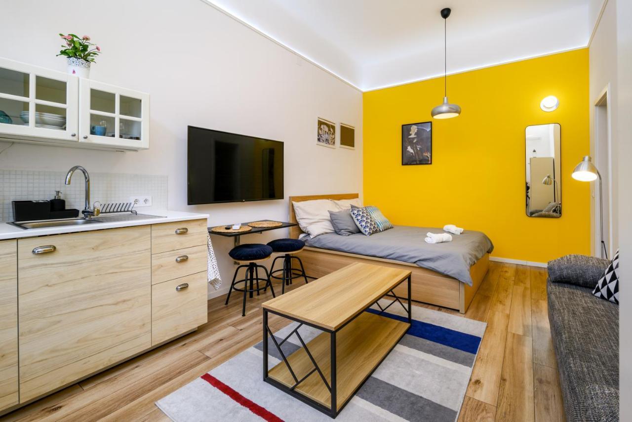 Stylish Yellow Suite In The Heart Of Βουδαπέστη Εξωτερικό φωτογραφία