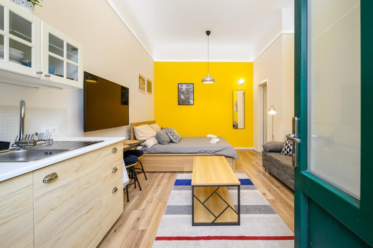 Stylish Yellow Suite In The Heart Of Βουδαπέστη Εξωτερικό φωτογραφία